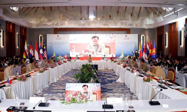 Vietnam asiste a Conferencia de Ministros de Finanzas de la ASEAN