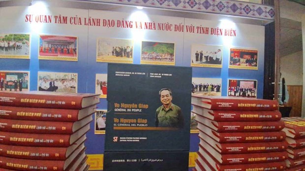 Publican libros para conmemorar 70º aniversario de victoria de Dien Bien Phu
