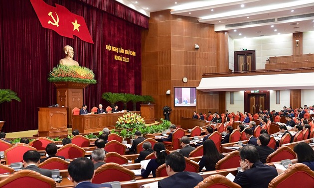 Comité Central del Partido Comunista de Vietnam considera plan de personal