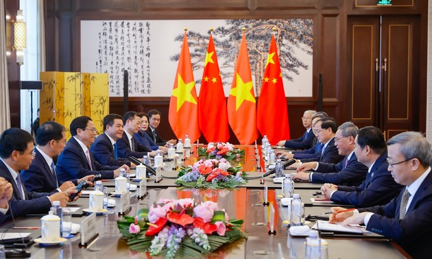 Primeros ministros de Vietnam y China sostienen conversaciones