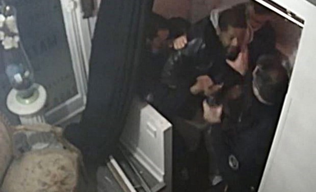 Violences policières : 2 policiers en garde à vue pour avoir tabassé un producteur noir