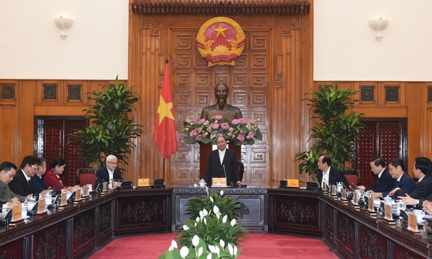 Réunion entre le Premier ministre et des responsables de la province de Binh Phuoc