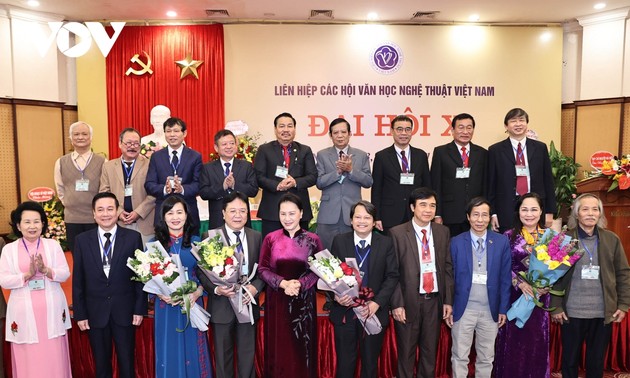 Nguyên Thi Kim Ngân au congrès national de l’Union des associations des lettres et des arts du Vietnam