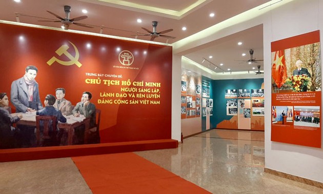 Expositions sur le PCV et le Président Hô Chi Minh