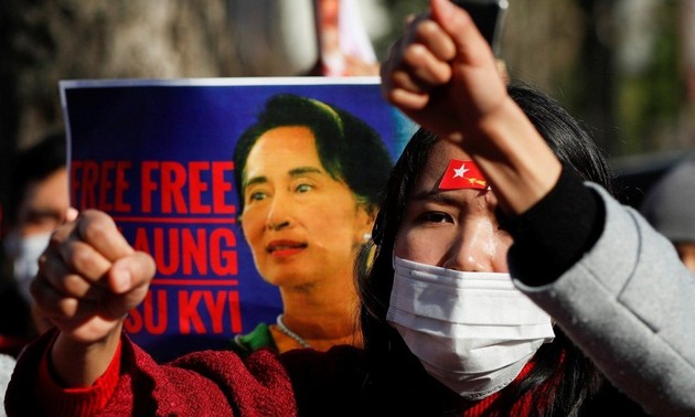 Myanmar: la conseillère d'État Aung San Suu Kyi sera détenue jusqu'à la mi-février