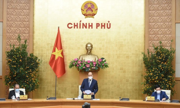 Nguyên Xuân Phuc préside la première réunion de la permanence du gouvernement
