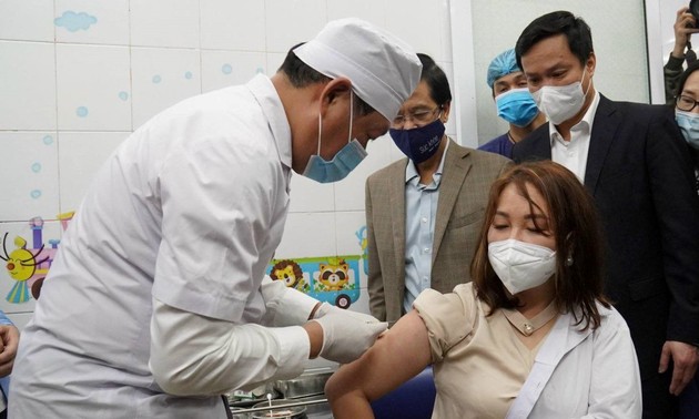  Vietnam: la  première campagne de vaccination anti-Covid-19 débute