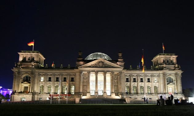 Élections en Allemagne: SPD et CDU dans un mouchoir de poche, une coalition espérée