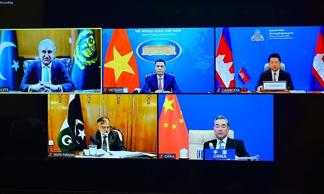 Dang Hoàng Giang à la 6e conférence des ministres des Affaires étrangères de la CICA