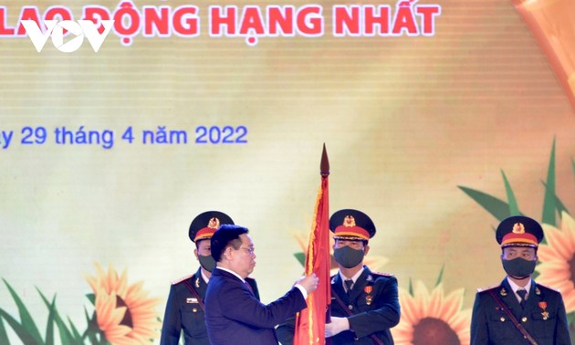 Vuong Dinh Huê fête le 30e de la fondation de la province de Trà Vinh