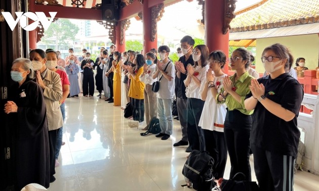 Hô Chi Minh-Ville organise sa fête Vu Lan en mémoire des victimes du coronavirus