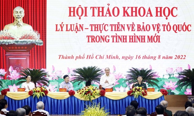 Nguyên Xuân Phuc au colloque «Les aspects théoriques et pratiques de la défense nationale dans la nouvelle conjoncture»