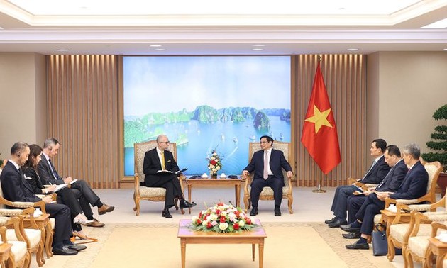 Pham Minh Chinh reçoit l’ambassadeur canadien au Vietnam