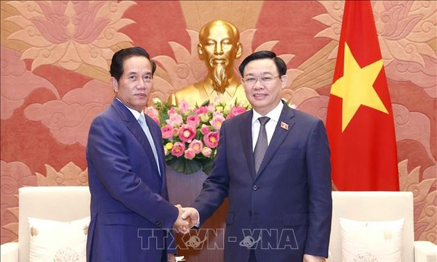 Vuong Dinh Huê reçoit le maire de Phnom Penh