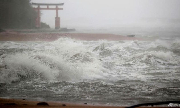 Japon: trois millions de personnes invitées à évacuer avant le passage du typhon Nanmadol