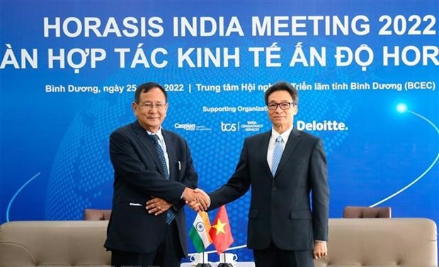 Le vice-PM Vu Duc Dam reçoit le ministre d’État indien aux Affaires extérieures