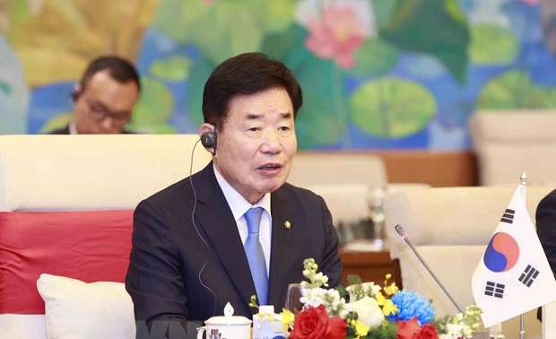 Kim Jin-pyo termine sa visite officielle au Vietnam