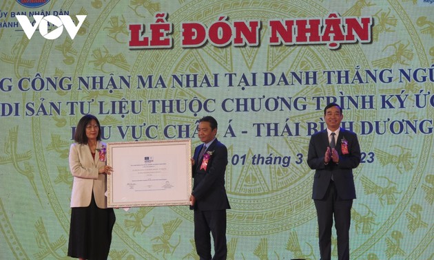 Remise de certificat d’inscription des ma nhai de Ngu Hành Son au registre Mémoire du monde de l’UNESCO