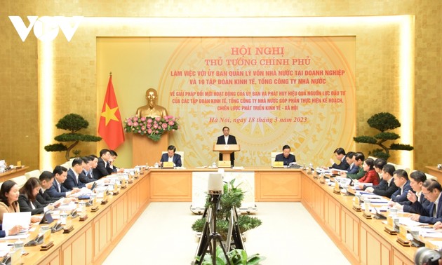 Réunion entre Pham Minh Chinh et des chefs d’entreprises publiques