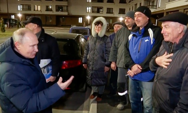 Vladimir Poutine effectue une visite surprise à Marioupol