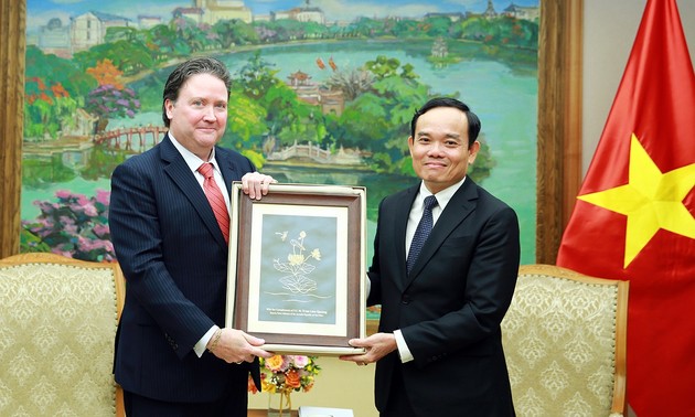 Trân Luu Quang reçoit l’ambassadeur des États-Unis