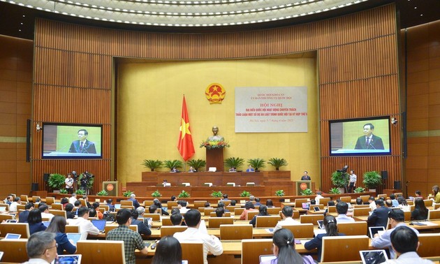 Ouverture de la conférence des députés permanents en présence de Vo Van Thuong