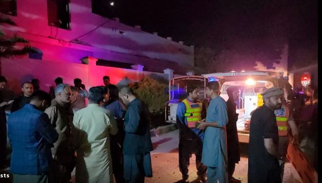 Pakistan: 12 morts et 50 blessés dans un attentat à la bombe, à l'intérieur d'un commissariat
