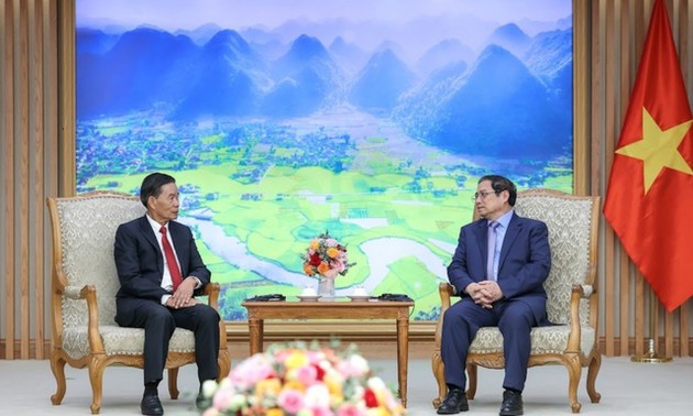 Pham Minh Chinh rencontre le chef du Front laotien pour l’édification nationale