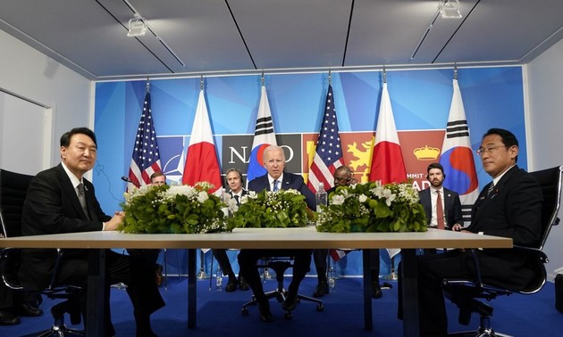 Rencontre entre les dirigeants américain, sud-coréen et japonais en marge du Sommet du G7