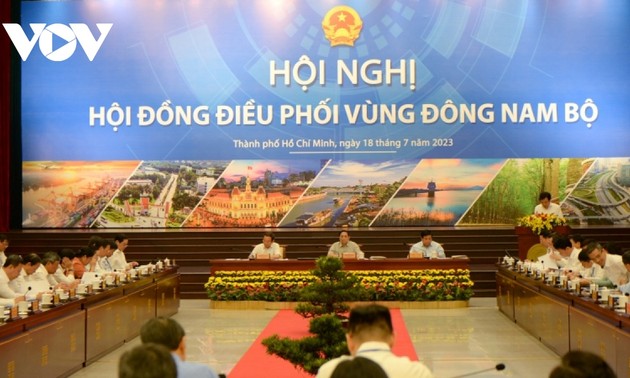 Pham Minh Chinh à la conférence du Conseil de coordination du Sud-Est