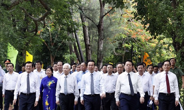 Vo Van Thuong rend hommage aux héros morts pour la patrie à Côn Dao