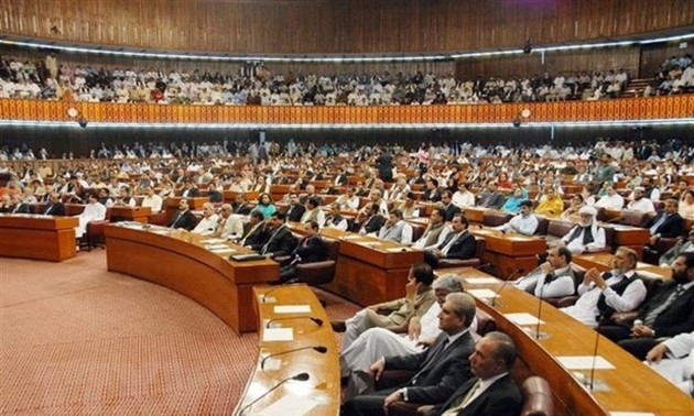 Pakistan: le président dissout le parlement