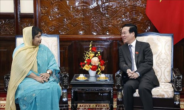 Le président Vo Van Thuong reçoit l’ambassadrice du Bangladesh au Vietnam