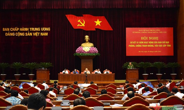 Le Vietnam poursuit sa lutte anti-corruption
