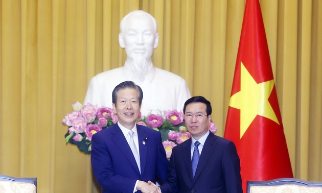 Le président du Komeito reçu par Vo Van Thuong et Vuong Dinh Huê