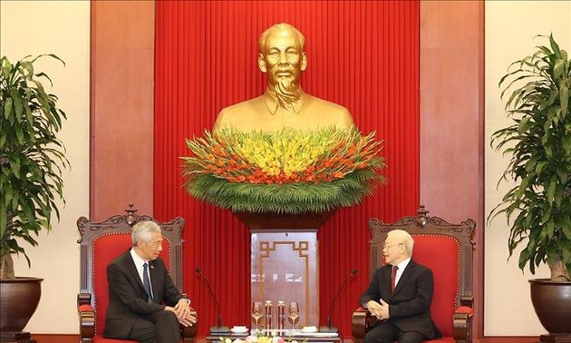 Nguyên Phu Trong accueille le Premier ministre singapourien