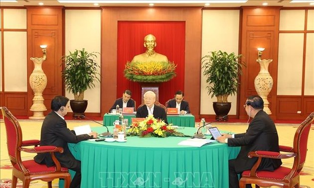 Rencontre à Hanoï entre Nguyên Phu Trong, Hun Sen et Thongloun Sisoulith