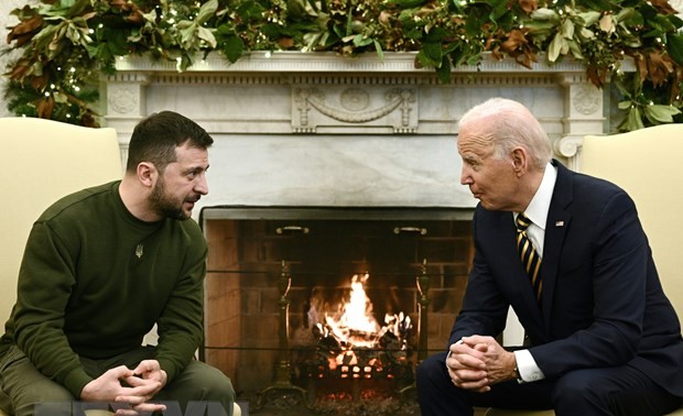Ukraine: Joe Biden rassure Volodymyr Zelensky quant au soutien de Washington  