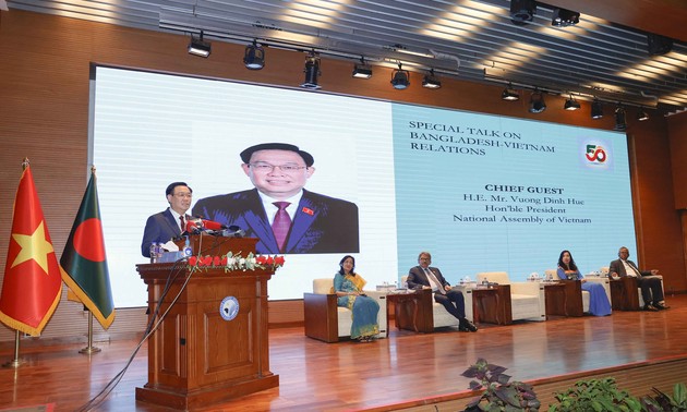 Discours de Vuong Dinh Huê à l'Académie diplomatique du Bangladesh