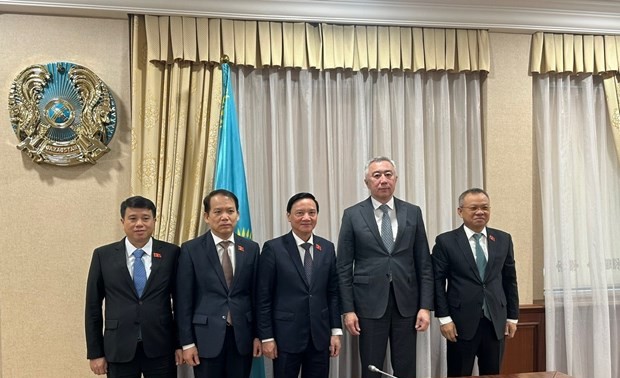 Nguyên Khac Dinh: Renforcement des liens Vietnam-Kazakhstan