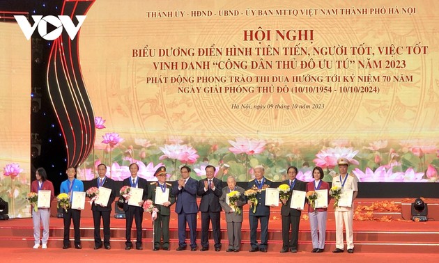 Pham Minh Chinh à la conférence d'honneur des citoyens exemplaires de Hanoi