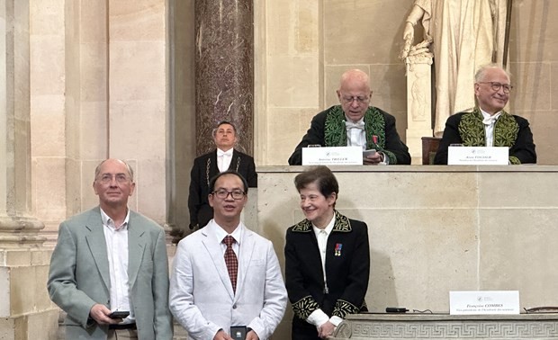 Deux scientifiques vietnamiens sont récompensés par l’Académie française des sciences