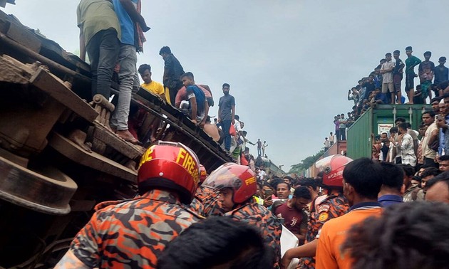 Bangladesh: au moins 15 morts et une centaine de blessés dans une collision ferroviaire