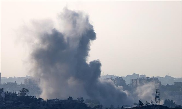 L’armée israélienne poursuit ses bombardements intensifs sur la bande de Gaza