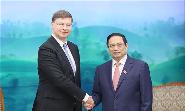 Pham Minh Chinh reçoit Valdis Dombrovski
