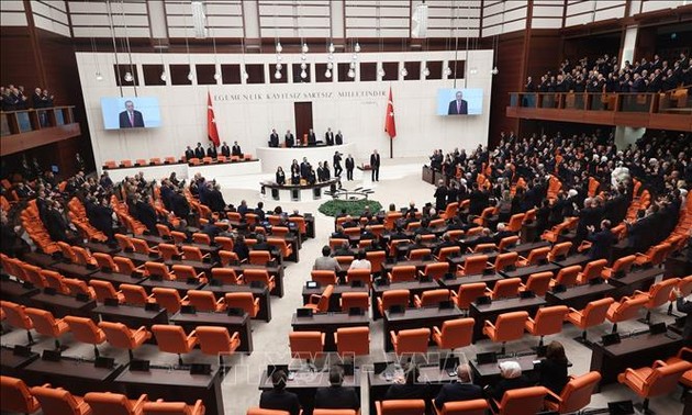 Procédure d’adhésion de la Suède à l’Otan lancée par le parlement turc