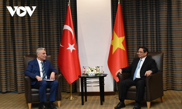 Pham Minh Chinh rencontre le ministre du Commerce turc