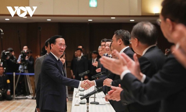 Vo Van Thuong accueille le gouverneur de Fukuoka et les dignitaires de Kyushu