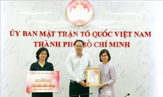 Réception de fonds en faveur des personnes dans le besoin à l'approche du Têt à Hô Chi Minh-ville