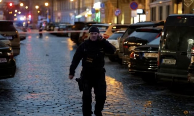 Fusillade à Prague: la communauté internationale exprime ses condoléances à la Tchéquie